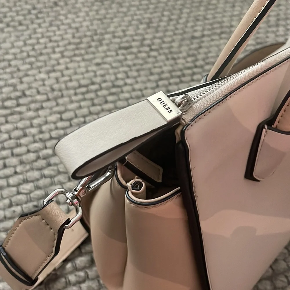 Guess Large Satchel Crossbody Bag with LEOPARD interior print - Picture 5 of 12